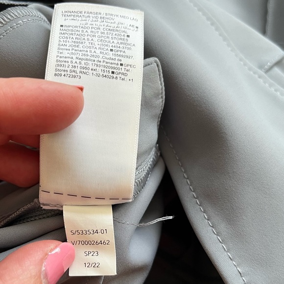 ATHLETA Stellar Wide Crop Pant Sizes 6 and 4 Trendy Stylish Active Athletic - Picture 7 of 15